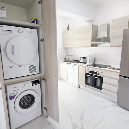 Apartment Pool Citylux Larnaka