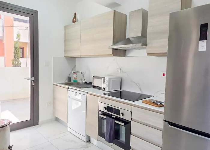 Appartamento Pool Citylux Larnaca