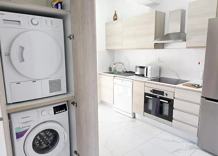 Appartamento Pool Citylux Larnaca